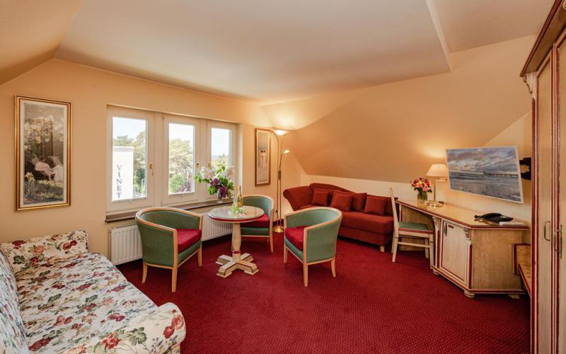 Strandvilla Residenz Suite Wohnbereich mit Sofas und Sitzecke