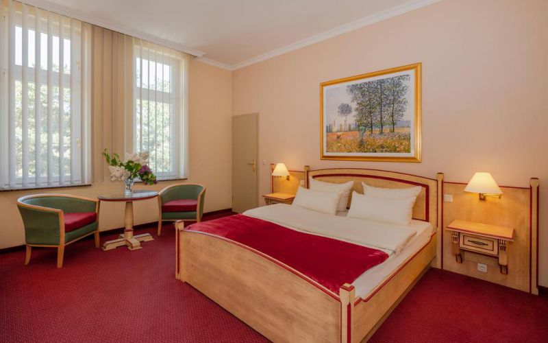 Doppelzimmer Komfort mit Bett und Sitzecke